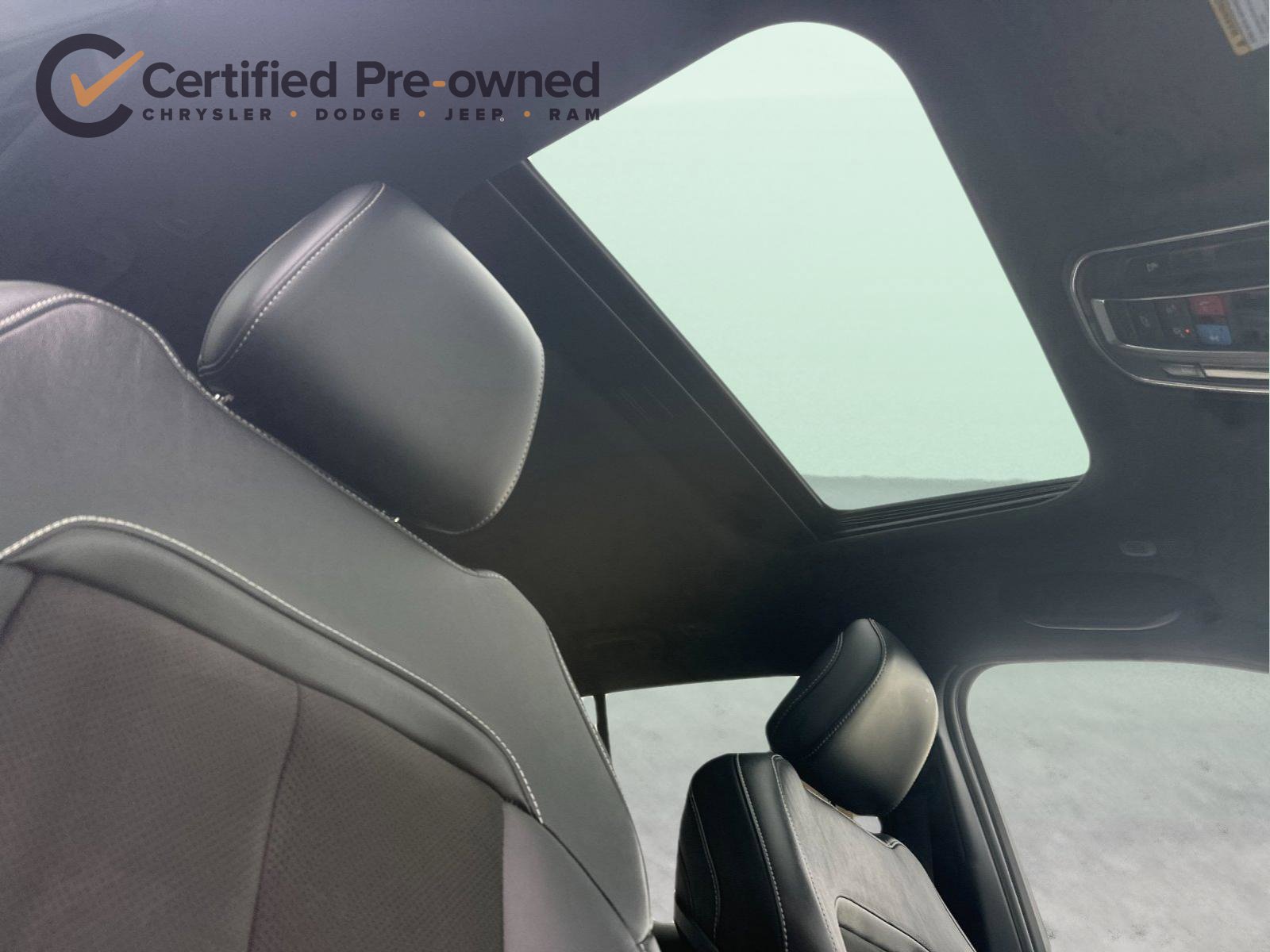 Used 2023 Jeep Grand Cherokee Altitude AWD/4WD image 18