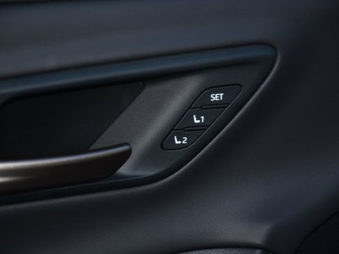 Used 2025 Toyota Crown Limited image 12