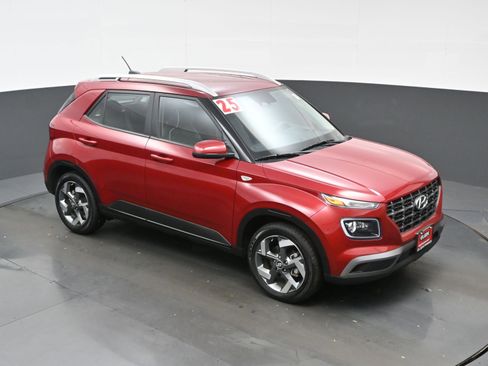 Used 2025 Hyundai Venue Limited image 35