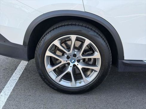 Used 2024 BMW X5 xDrive50e AWD/4WD image 9