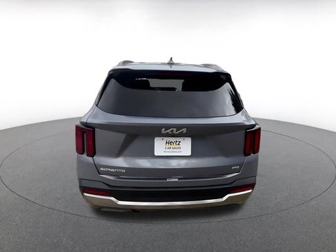 Used 2024 Kia Sorento S image 12