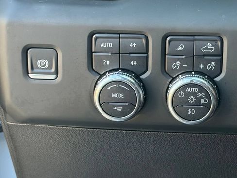 Used 2024 GMC Sierra 1500 AT4 w/ Technology Package AWD/4WD image 36