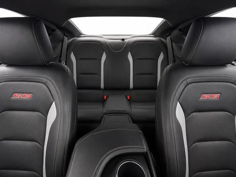 Used 2019 Chevrolet Camaro SS RWD image 11
