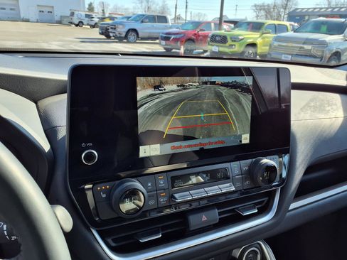 Used 2024 Toyota Grand Highlander XLE image 11