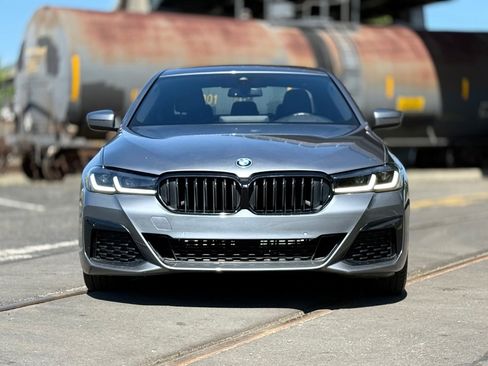 Used 2022 BMW 530i w/ M Sport Package RWD image 8