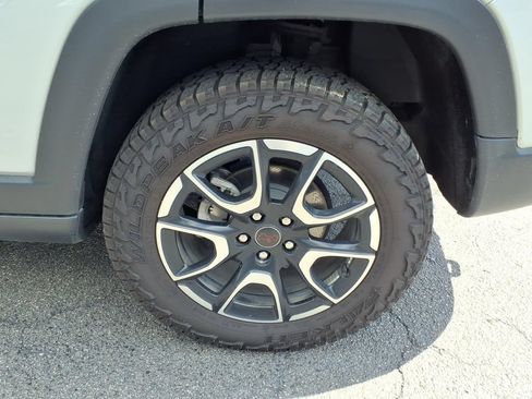 Used 2025 Jeep Compass Trailhawk w/ Trailhawk Elite Group AWD/4WD image 31