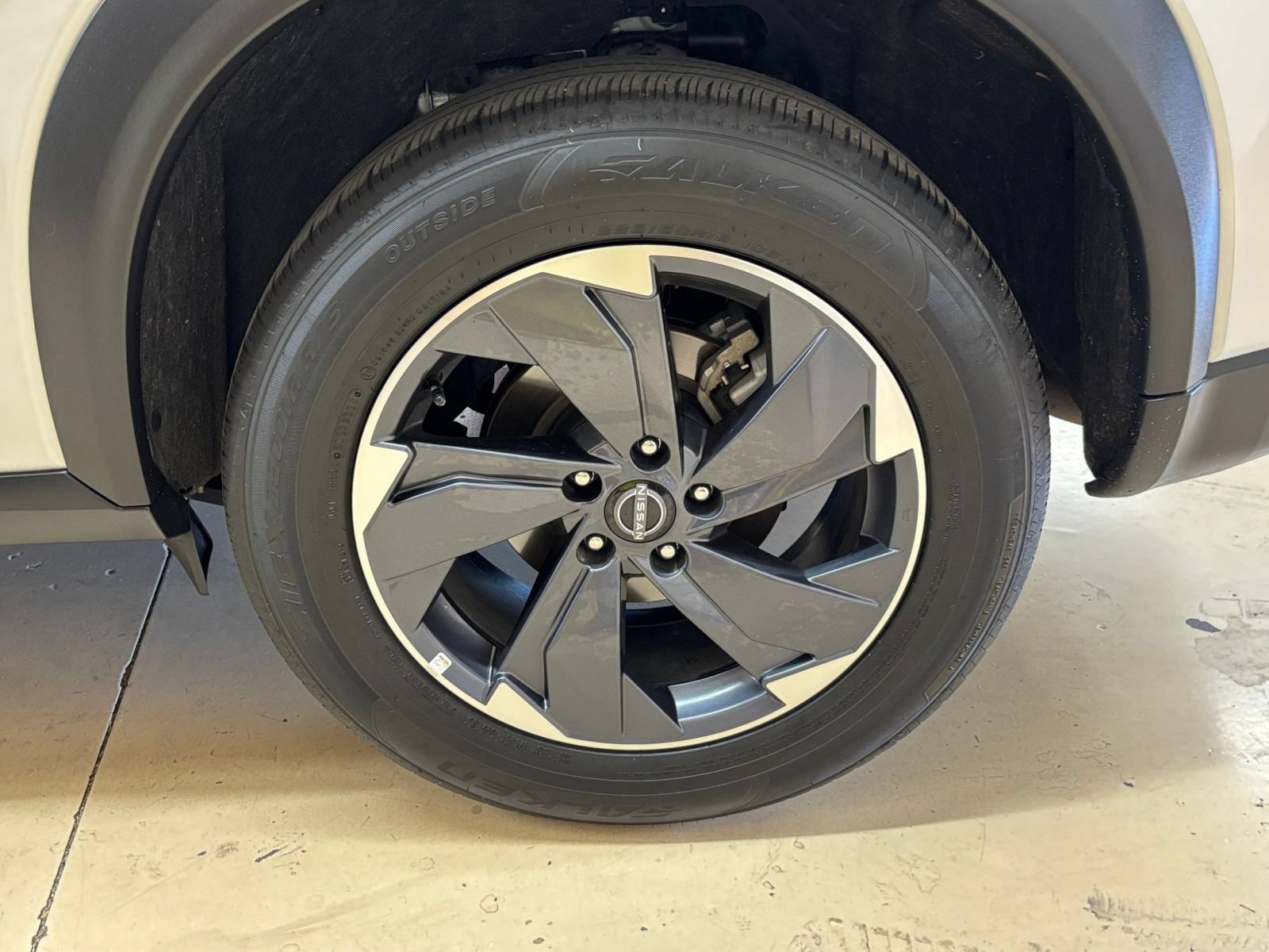 Used 2025 Nissan Rogue SV FWD image 31