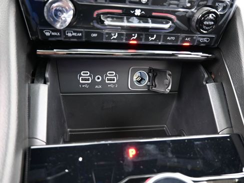 Used 2025 Jeep Grand Cherokee Limited image 21