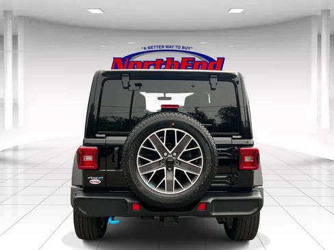 Used 2023 Jeep Wrangler Unlimited Sahara w/ Cold Weather Group AWD/4WD image 4