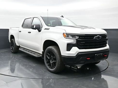 Used 2024 Chevrolet Silverado 1500 LT Trail Boss w/ LT Trail Boss Premium Package AWD/4WD image 4