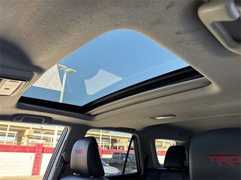 Used 2018 Toyota 4Runner TRD Off-Road Premium image 25