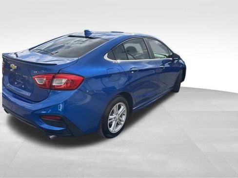 Used 2018 Chevrolet Cruze LT w/ RS Package image 5