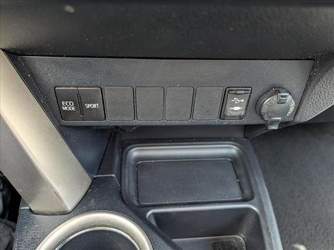 Used 2014 Toyota RAV4 XLE image 31