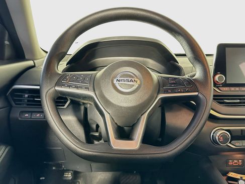 Used 2022 Nissan Altima 2.5 SV FWD image 17
