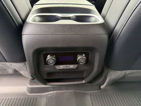 New 2026 Chevrolet Traverse LT w/ Midnight/Sport Edition AWD/4WD image 18