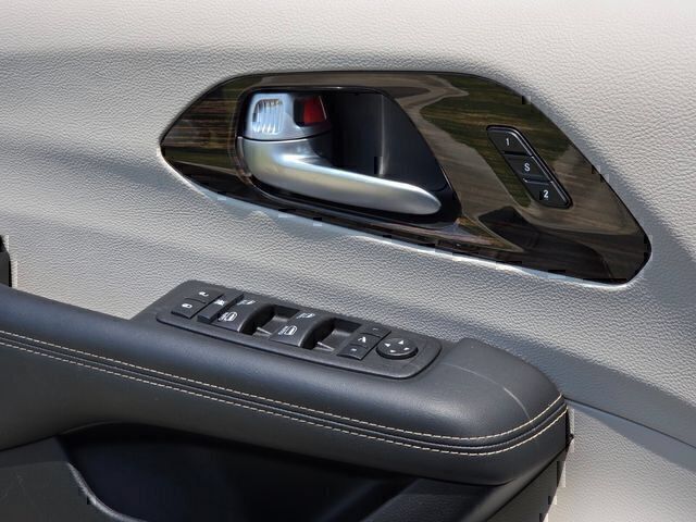 Used 2024 Chrysler Pacifica Limited FWD image 27