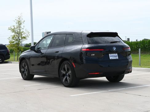 Used 2024 BMW iX xDrive50 w/ Premium Package AWD/4WD image 7