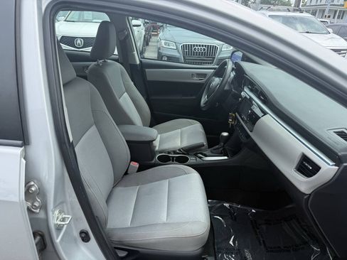 Used 2015 Toyota Corolla LE FWD image 12