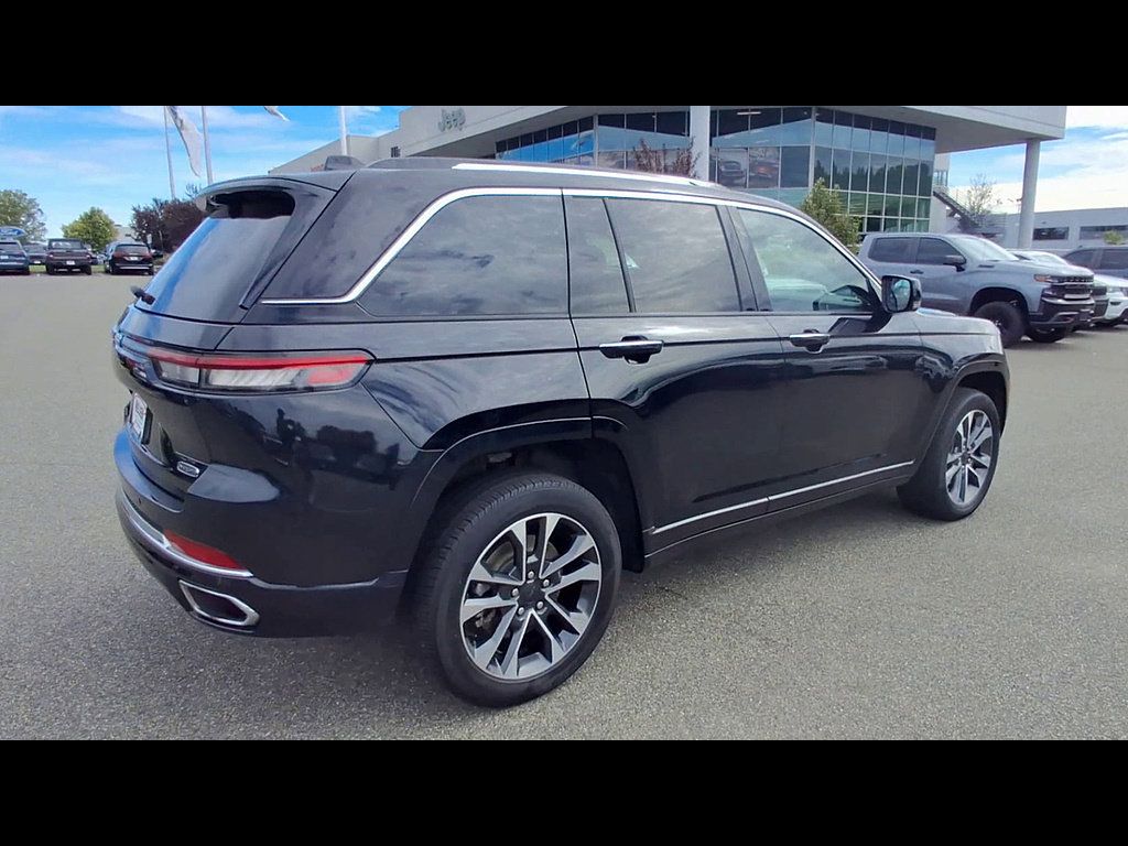 Used 2022 Jeep Grand Cherokee Overland w/ Advanced Protech Group III AWD/4WD image 8