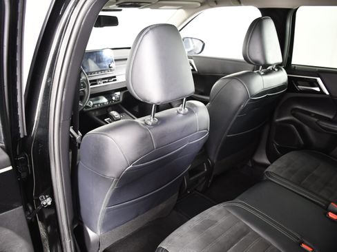 Used 2025 Mitsubishi Outlander SE AWD/4WD image 47