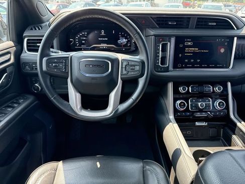 Used 2024 GMC Yukon XL Denali AWD/4WD image 14