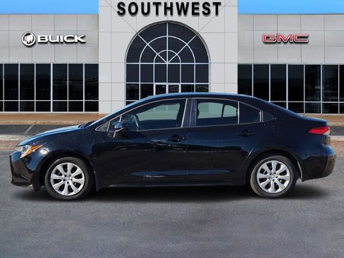 Used 2024 Toyota Corolla LE image 3