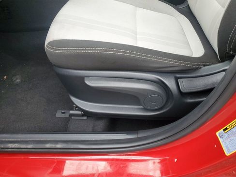 Used 2023 Hyundai Venue SEL FWD image 17