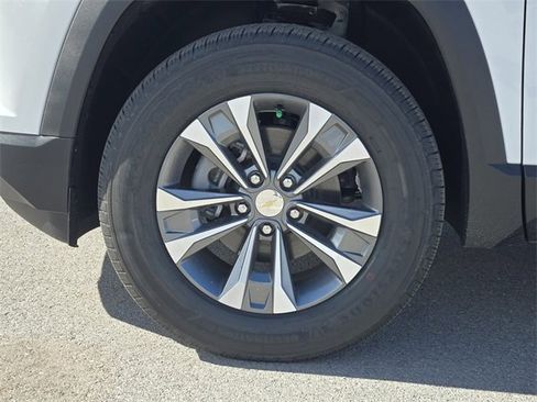 New 2026 Chevrolet Equinox LT image 12