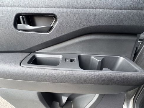 Certified 2025 Nissan Pathfinder SV w/ Black Appearance Package image 21