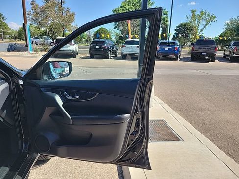 Used 2019 Nissan Rogue SV AWD/4WD image 18