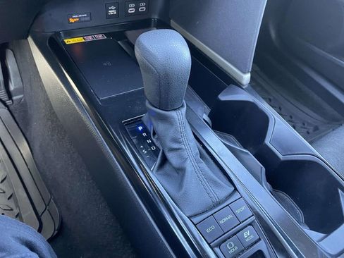 Used 2025 Toyota Camry SE image 43