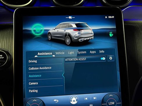 Used 2025 Mercedes-Benz GLC 300 4MATIC image 33