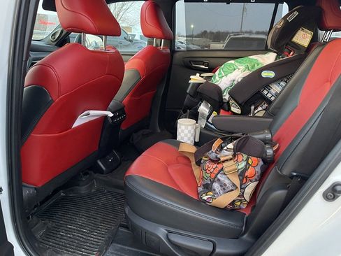 Used 2023 Toyota Highlander XSE image 6