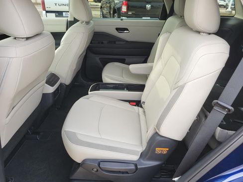 Certified 2025 Nissan Pathfinder SL w/ SL Premium Package image 20