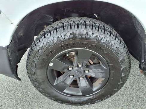 Used 2017 RAM 1500 Classic SLT AWD/4WD image 9