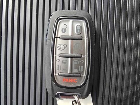 New 2026 Chrysler Pacifica Limited w/ S Appearance Package image 22