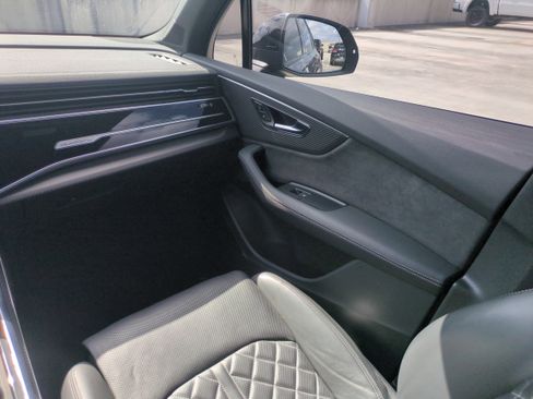 Used 2025 Audi SQ7 Premium Plus w/ Executive Package image 18