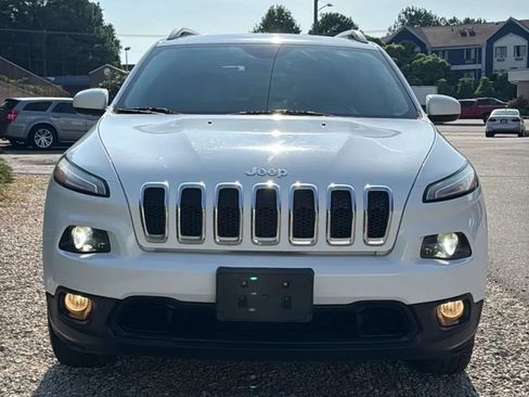 Used 2018 Jeep Cherokee Latitude w/ Safety Group AWD/4WD image 4