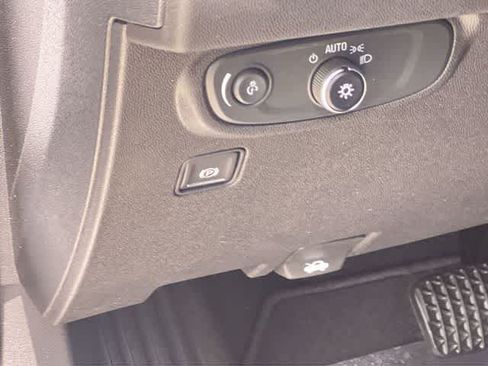 Used 2022 GMC Terrain SLE w/ Driver Convenience Package FWD image 29