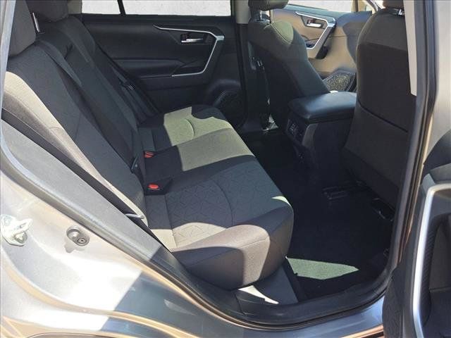 Used 2021 Toyota RAV4 XLE w/ Convenience Package FWD image 21