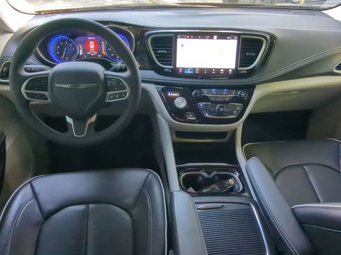 Used 2024 Chrysler Pacifica Limited w/ Trailer Tow Group image 12