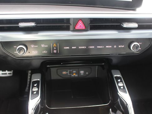 Certified 2025 Kia Sorento SX Prestige image 33