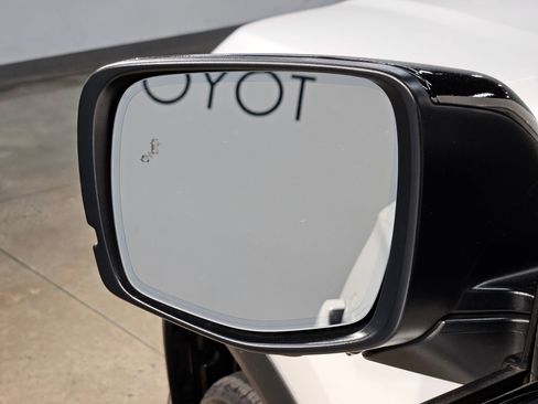 Used 2025 Honda Pilot Black Edition image 22