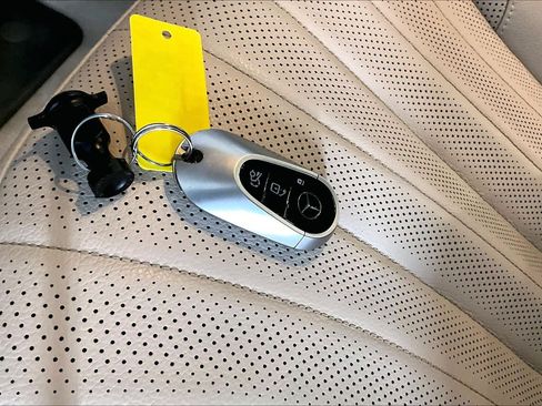 Used 2023 Mercedes-Benz EQS 580 4MATIC SUV image 15