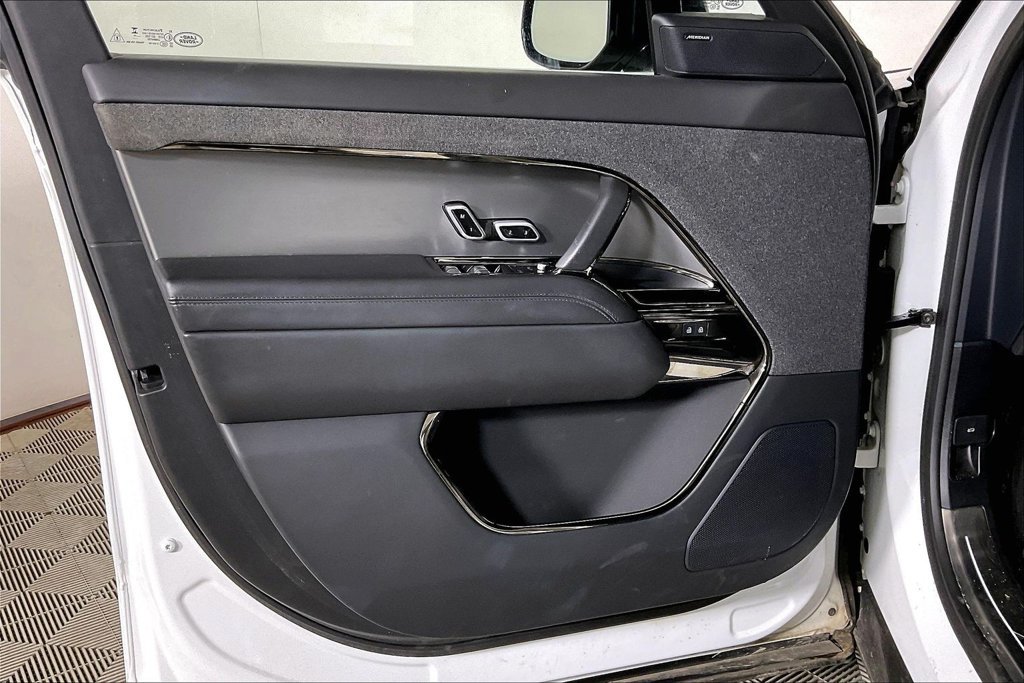 Used 2025 Land Rover Range Rover Sport SE AWD/4WD image 22