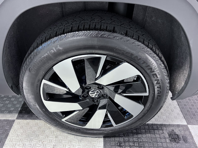 Certified 2024 Volkswagen Atlas Cross Sport SE w/ Panoramic Sunroof Package FWD image 16