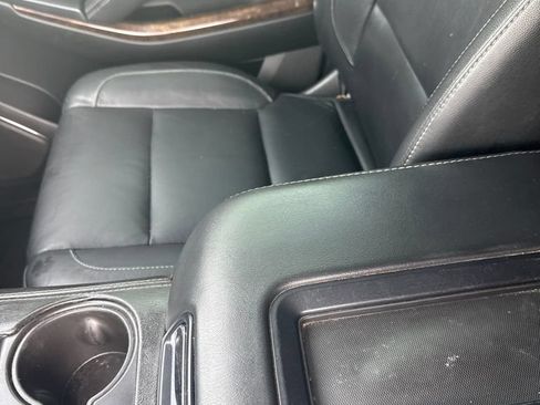 Used 2020 Chevrolet Suburban LT w/ Luxury Package RWD image 14