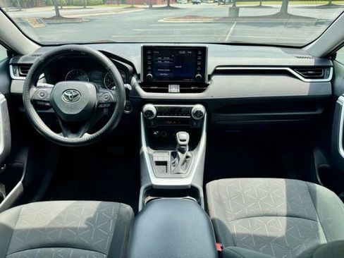 Used 2021 Toyota RAV4 XLE w/ Convenience Package FWD image 24