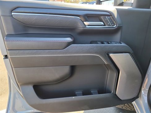 Used 2024 GMC Sierra 2500 AT4X w/ AT4X AEV Edition image 19