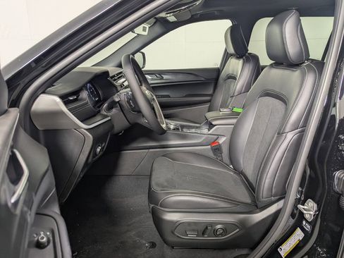 New 2025 Jeep Grand Cherokee L Altitude RWD image 14